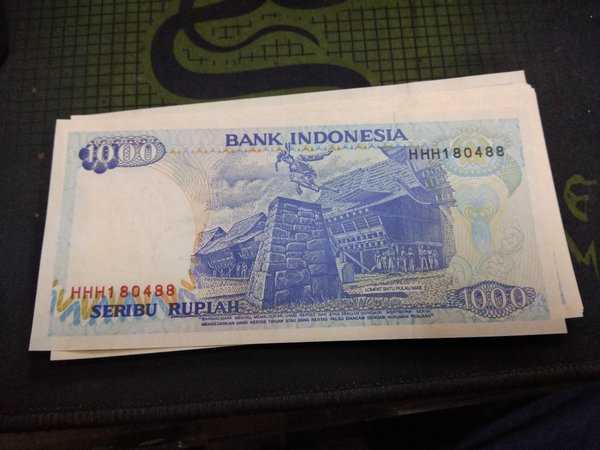BL 2110 per 1 lembar 1000 rupiah prefix HHH mulus ada flek tahun 1992 emisi 1994