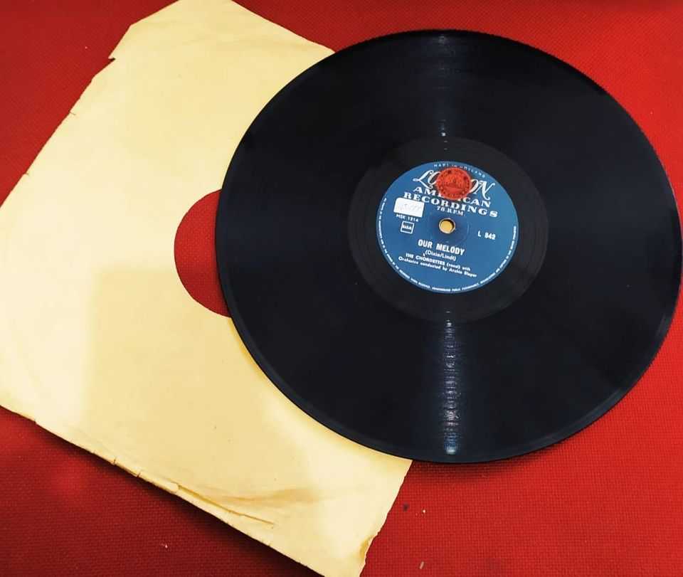 Piringan Hitam Antik