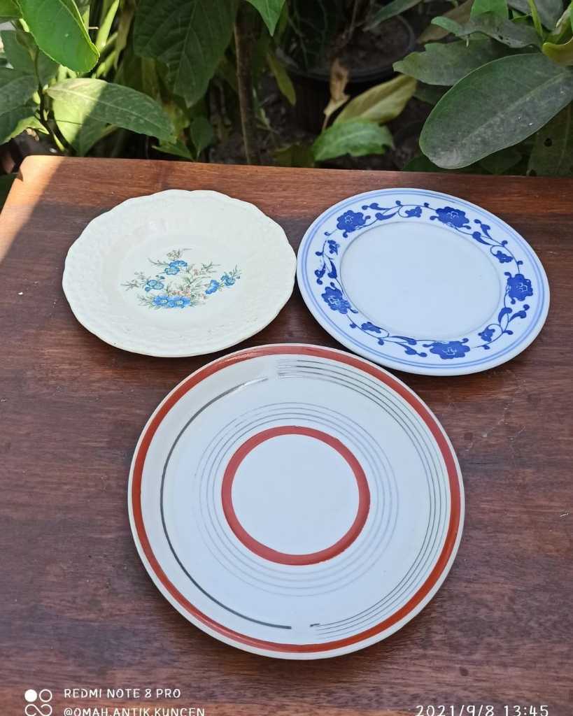Piring Porcelain Vintage
