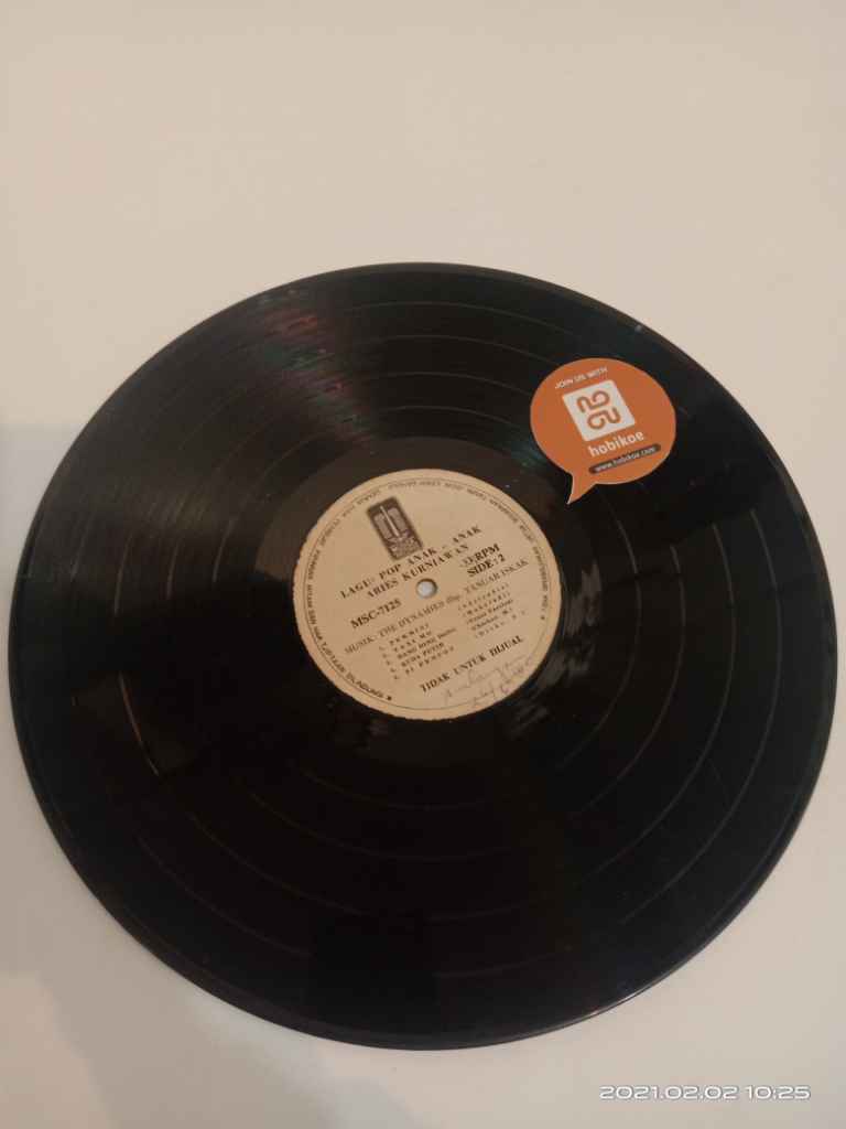 Piringan Hitam Aries Kurniawan