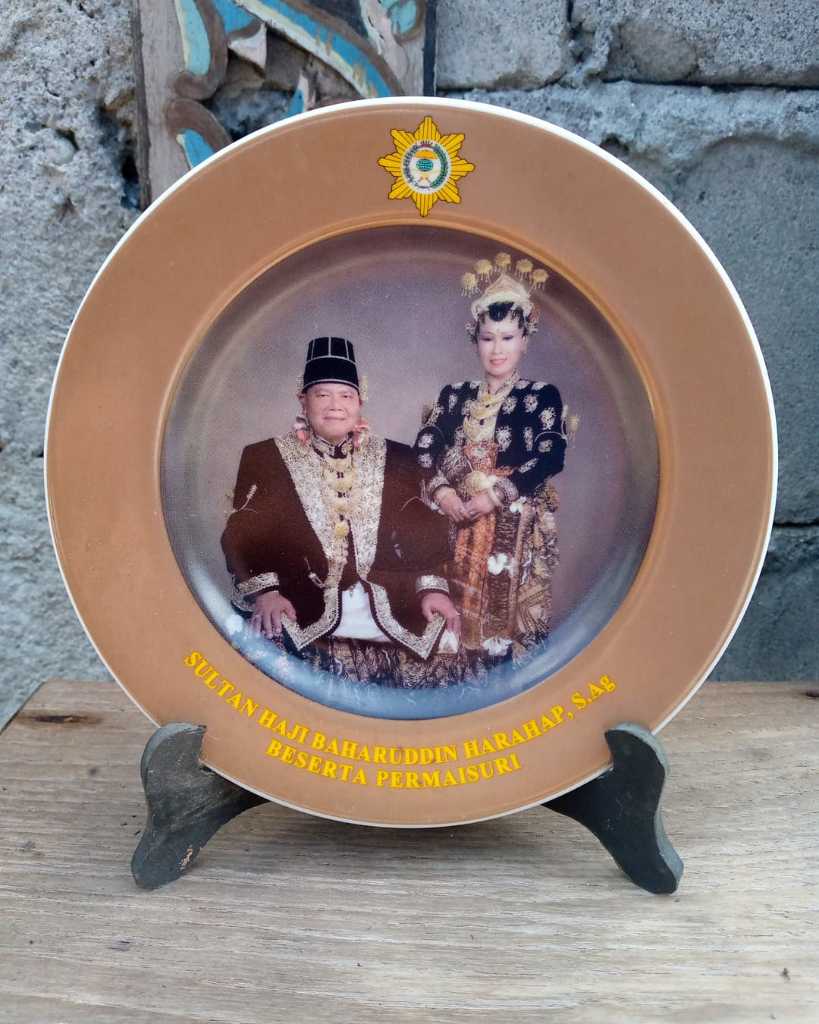 Piring Keramik Vintage