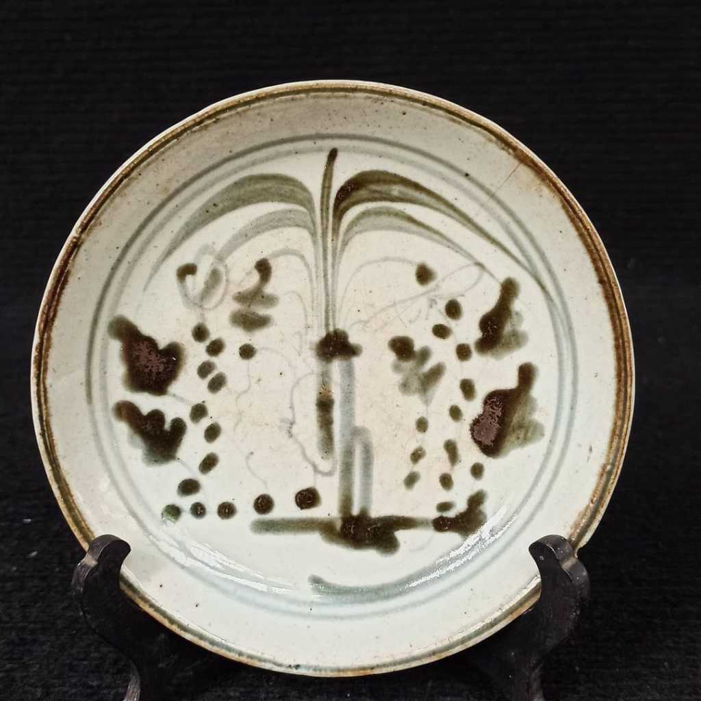 Piring Keramik Antik