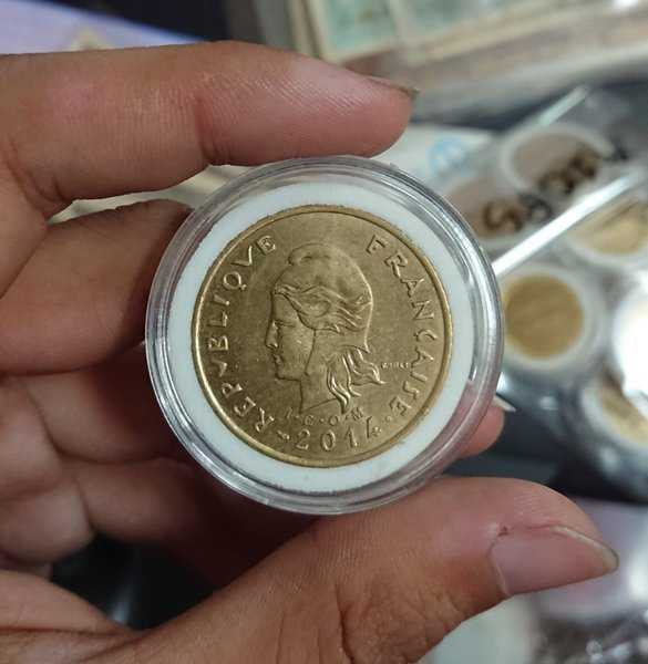 A1087 Per 1 Keping New Caledonia 100 Francs 2014 Bekas Pakai Sesuai Gambar