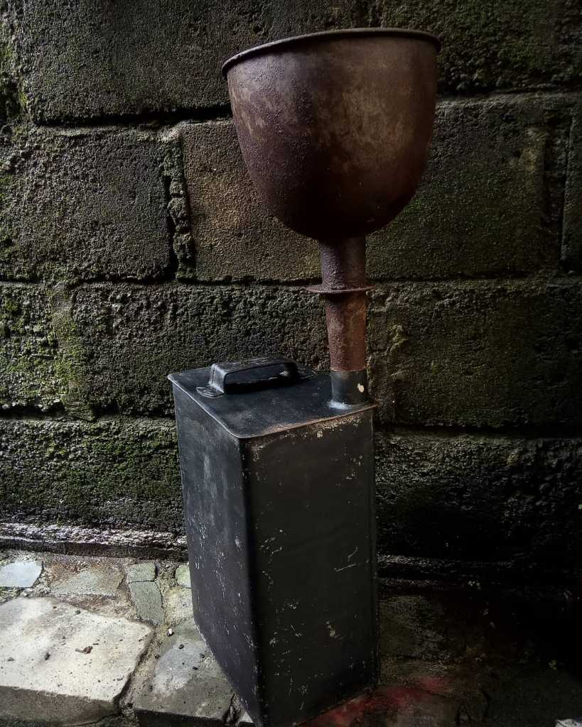 Jerigen & corong Minyak Vintage