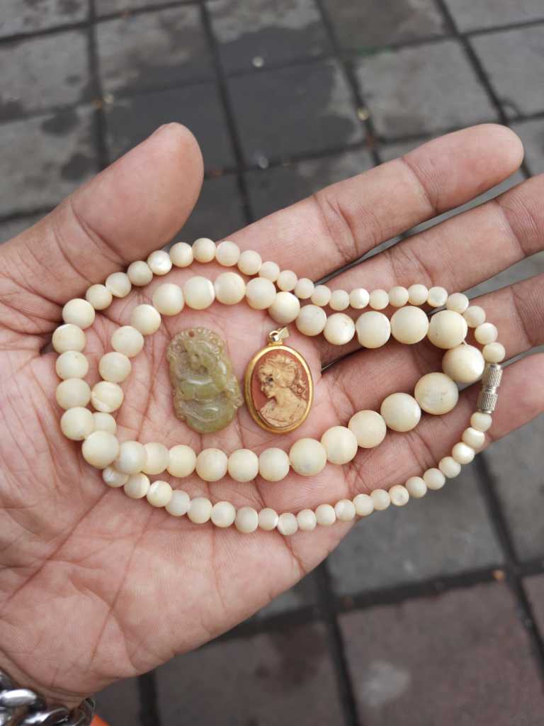 Kalung mutiara lama