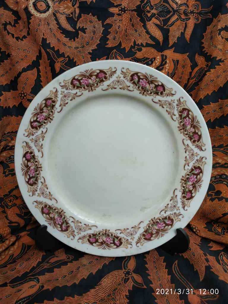 Piring Keramik Antik China