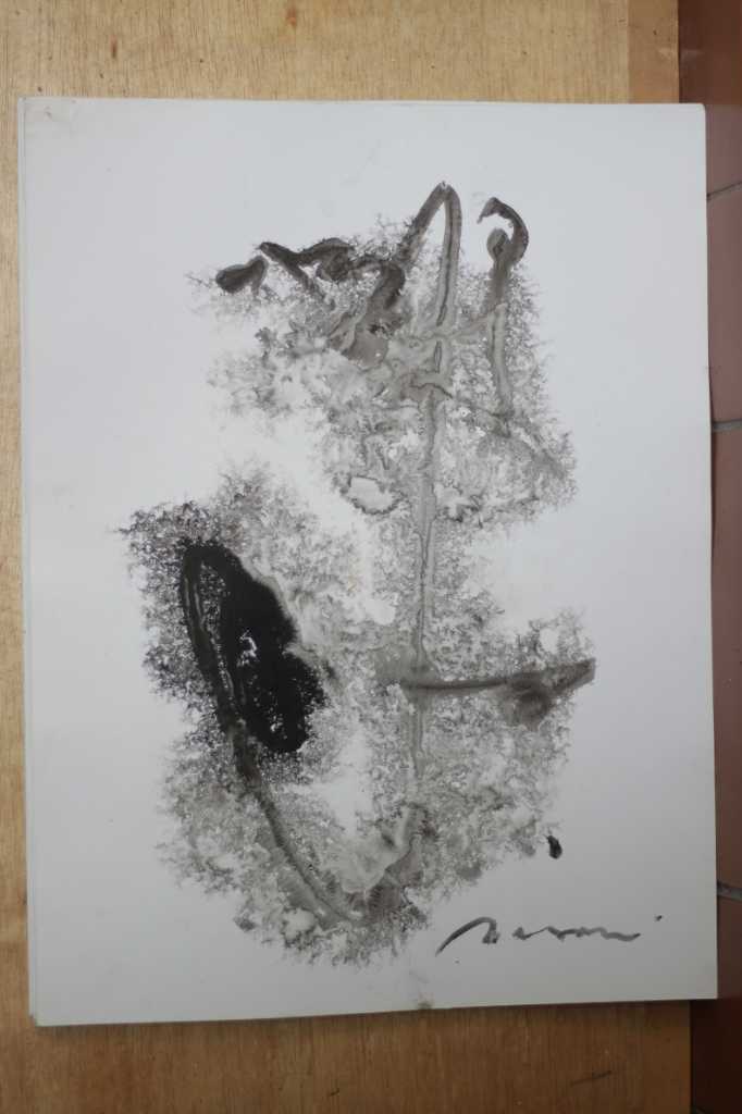 Lukisan tinta diatas kertas ( Berkelot )