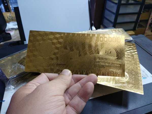 BL2810 Per 1 Lembar Souvenir 100000 1999 lapis Emas Cocok Untuk Hadiah