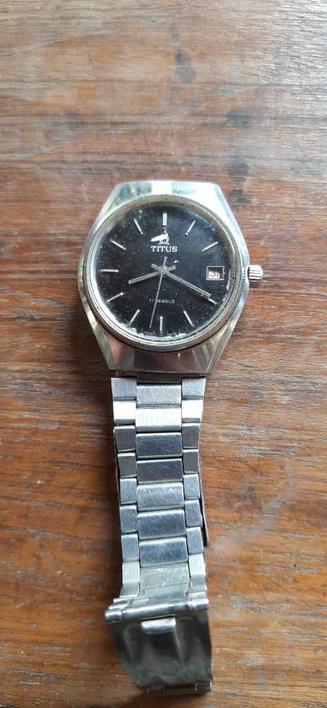 Jam Titus black dial