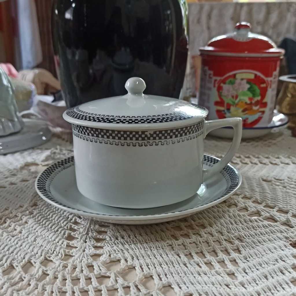 Cangkir Keramik Vintage