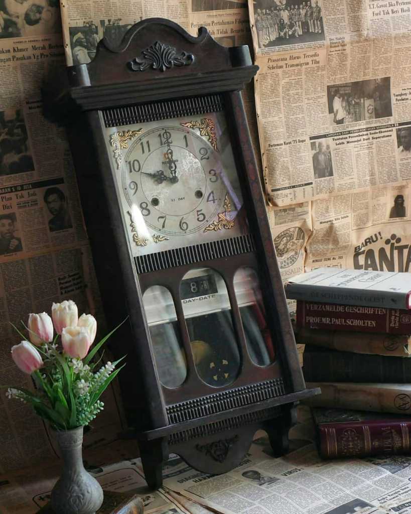 Jam Bandul Mirado. Masih fungsi.