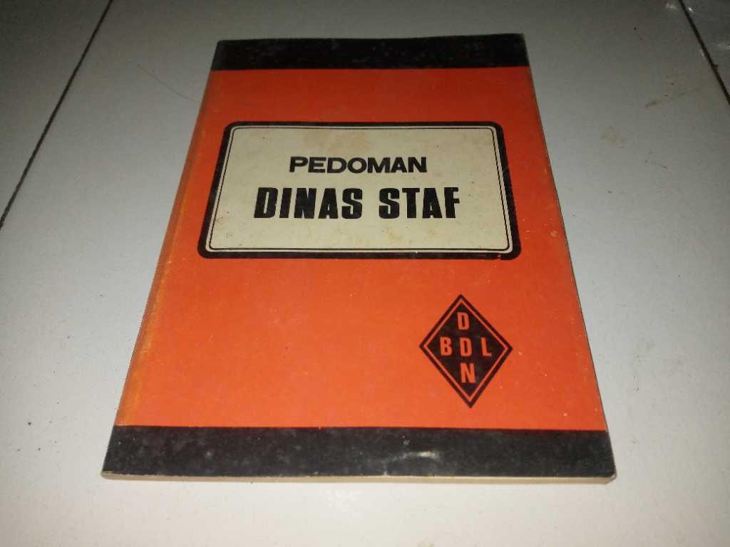 Buku PEDOMAN DINAS STAF Penerbit GHALIA INDONESIA Tahun 1977