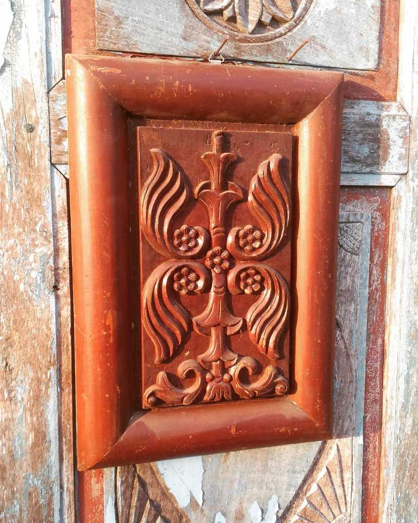 Ukiran kayu bahan kayu jati lawasan. T. 35cm x 25cm.