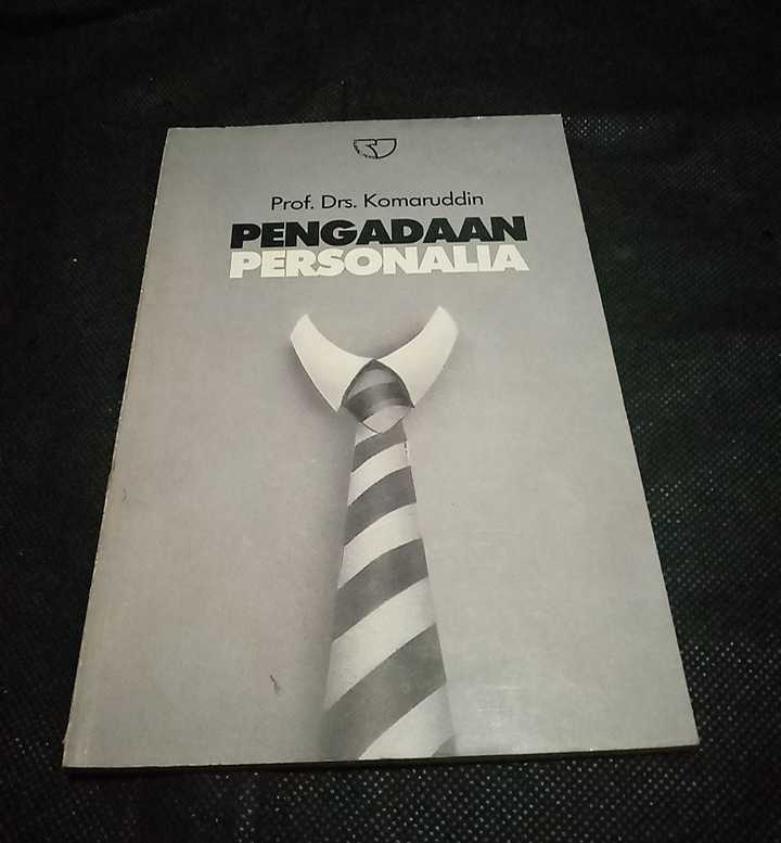 Buku PENGADAAN PERSONALIA - Oleh Drs Komaruddin - Terbitan Rajawali Pers Jakarta - Cetakan Pertama - Tahun 1990