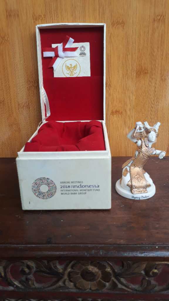 Souvenir khusus peserta annual Meeting IMF- WORD BANK 2018 BALI