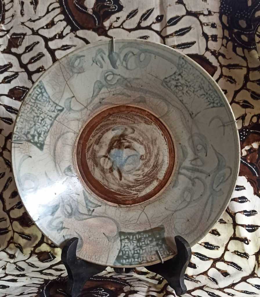 Piring Keramik Antik China