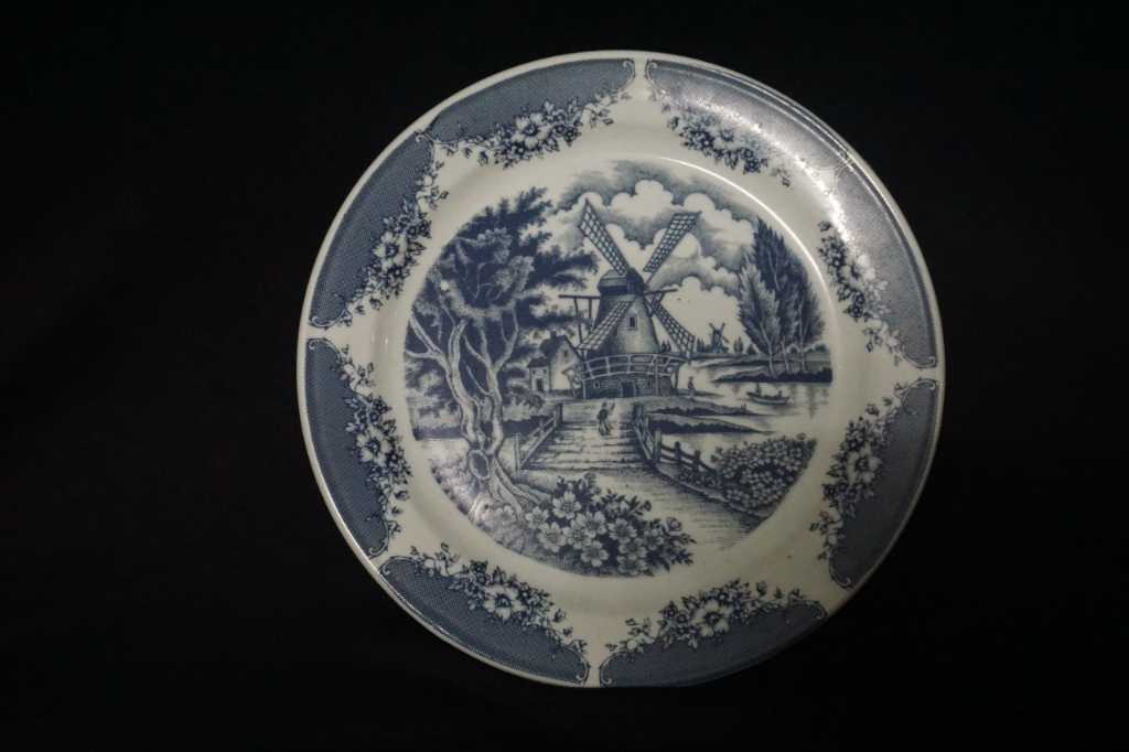 Piring Porcelain Vintage