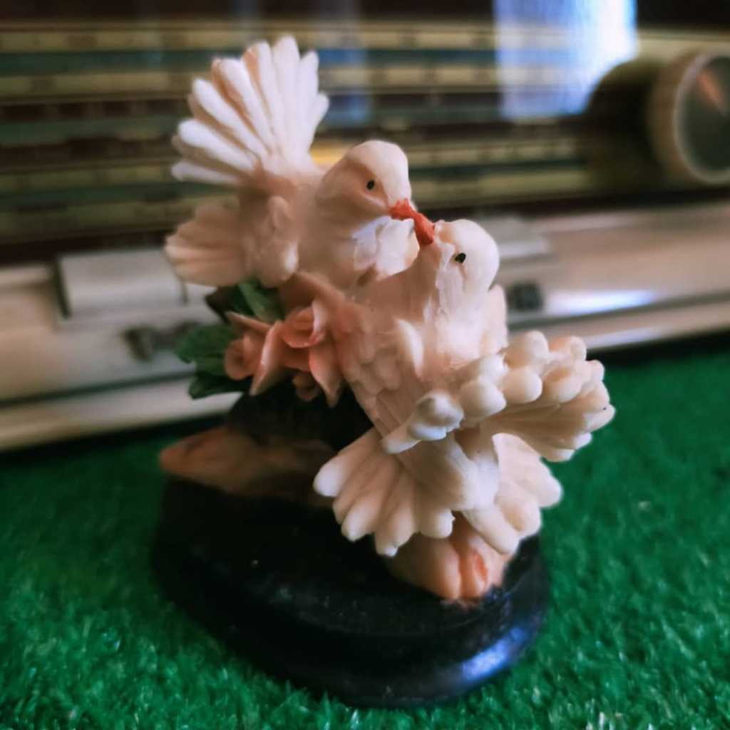 Patung Burung Merpati Bahan Resin