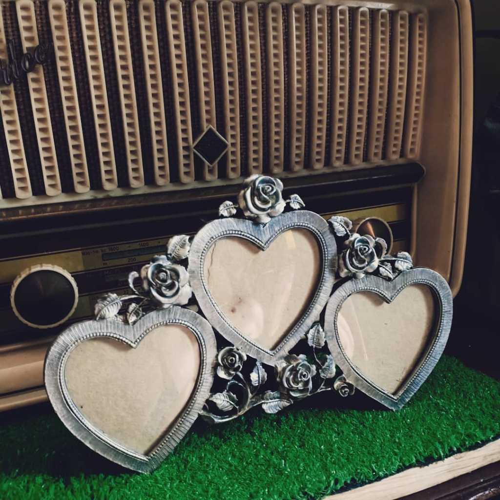 Frame eropa jadul LOVE Bahan Tin