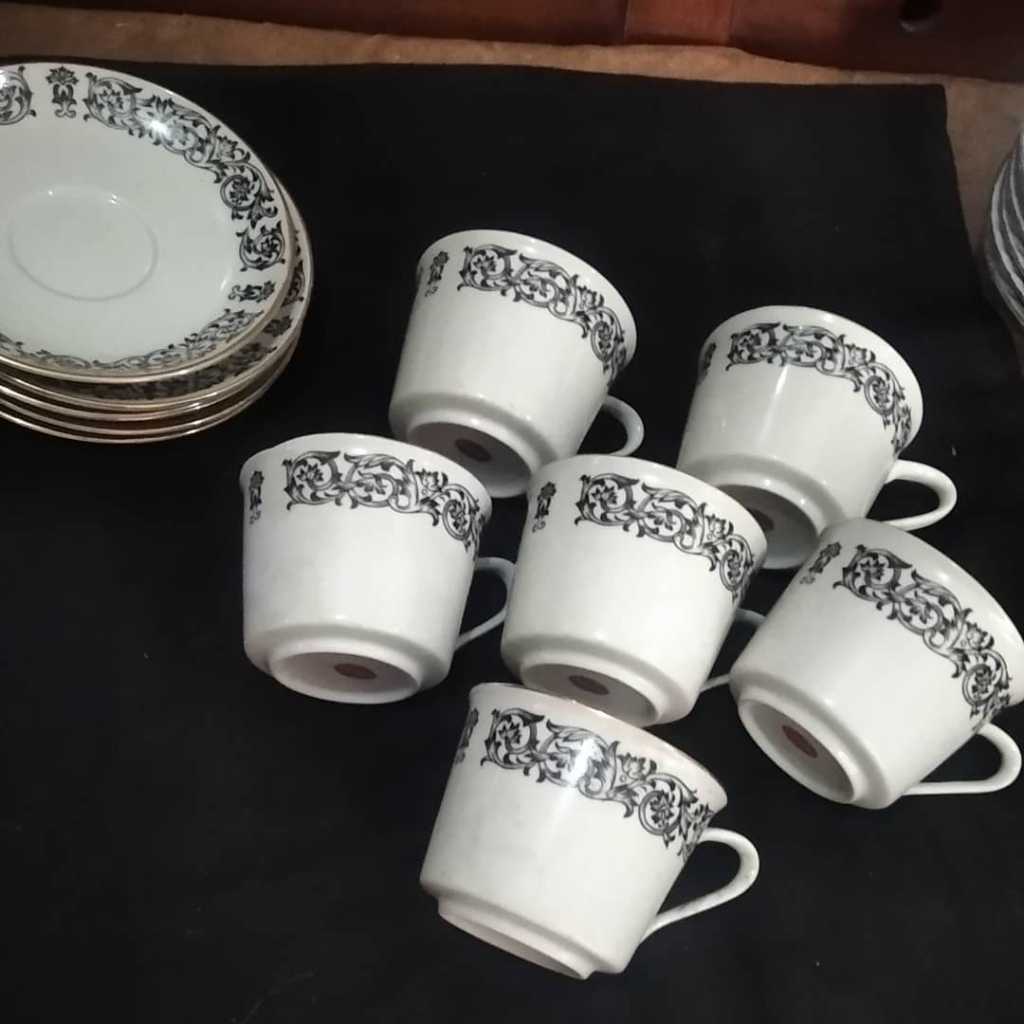 Cangkir Keramik Vintage