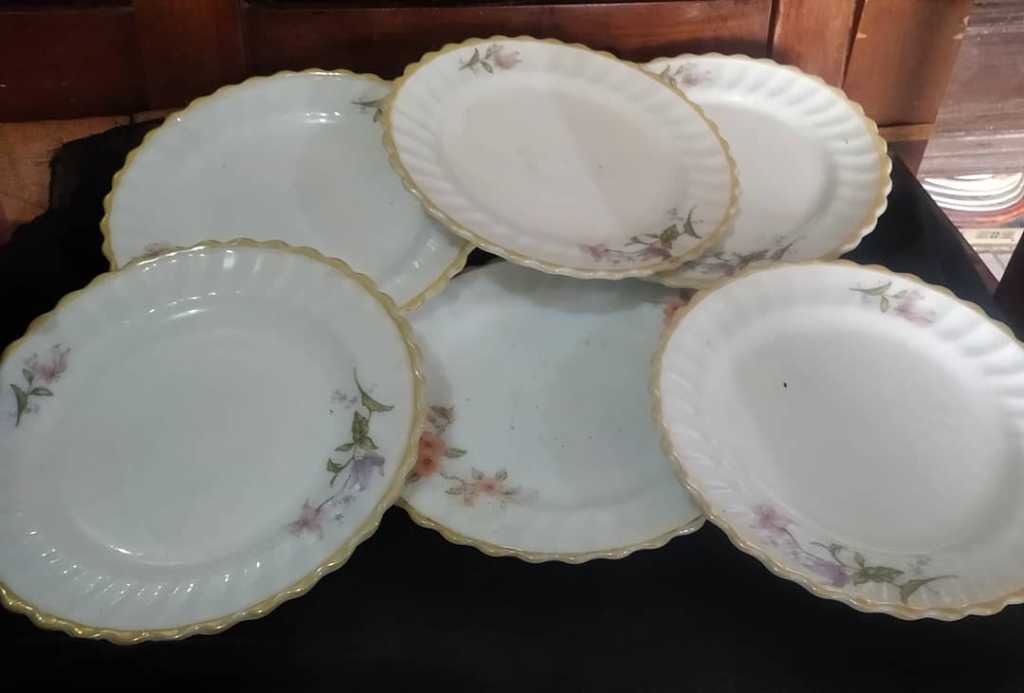 Piring Keramik Vintage