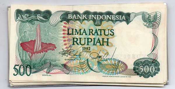 BL2379 Per 1 Lembar 500 Rupiah Tahun 1982 Bunga Bangkai Mulus Ada Flek Halus