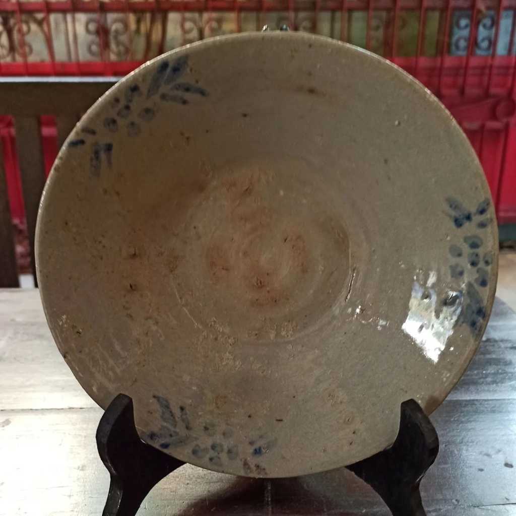 Piring Keramik Antik