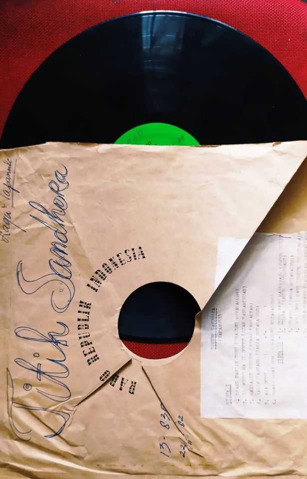 Piringan Hitam Titiek Sandhora - Inang Pangin Tubu