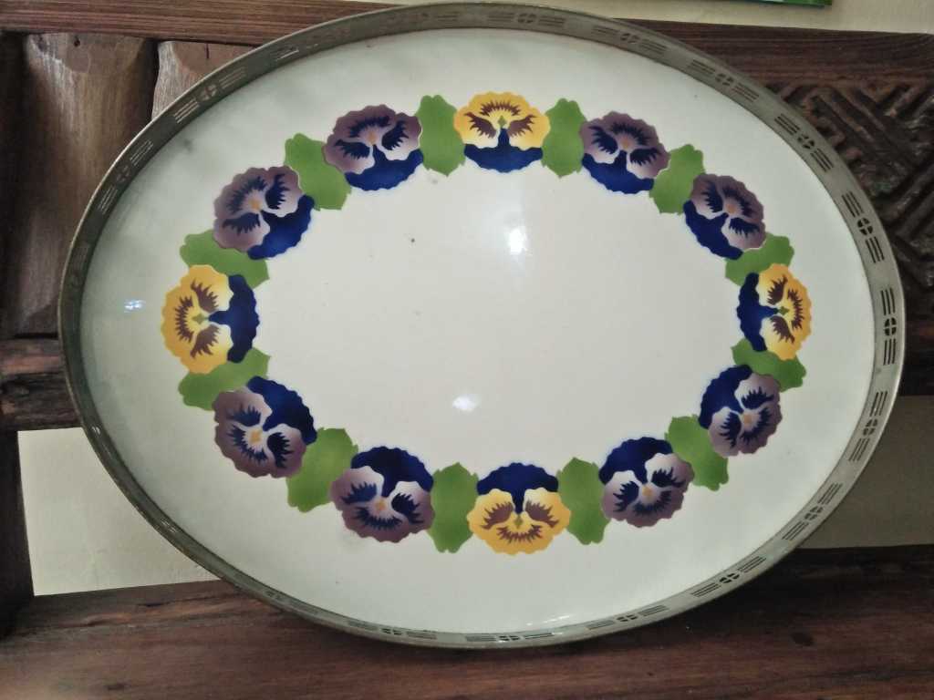 Nampan Keramik Eropa Antik