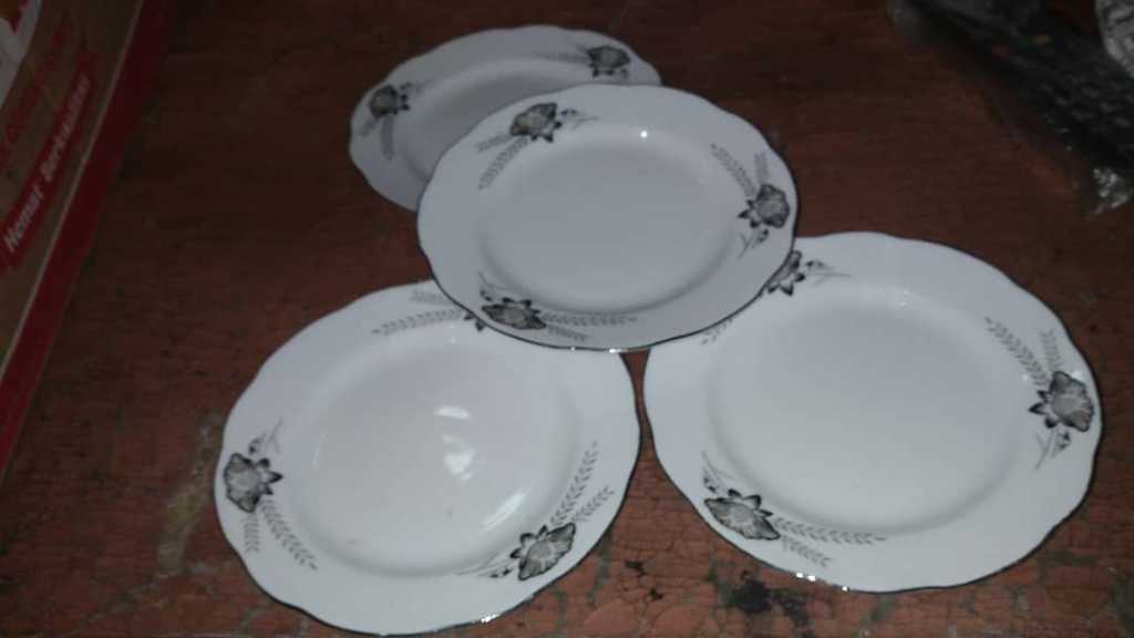 Piring Keramik Vintage