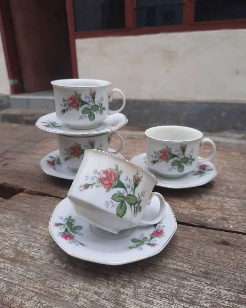 Cangkir Keramik Vintage