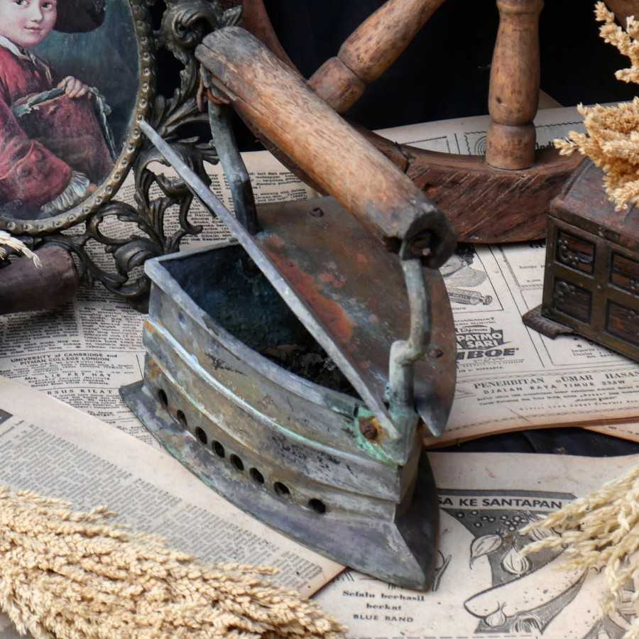 Setrika Arang Antik Kuno Kuningan