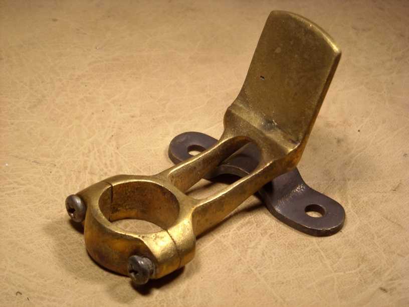 Holder Lampu Kuningan (154 –HOLDER LAMPU)