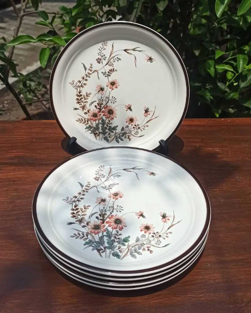 Piring Keramik Vintage