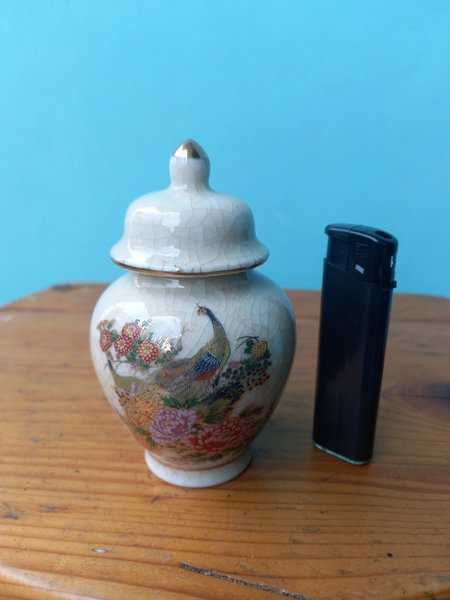 Guci Porcelain Vintage