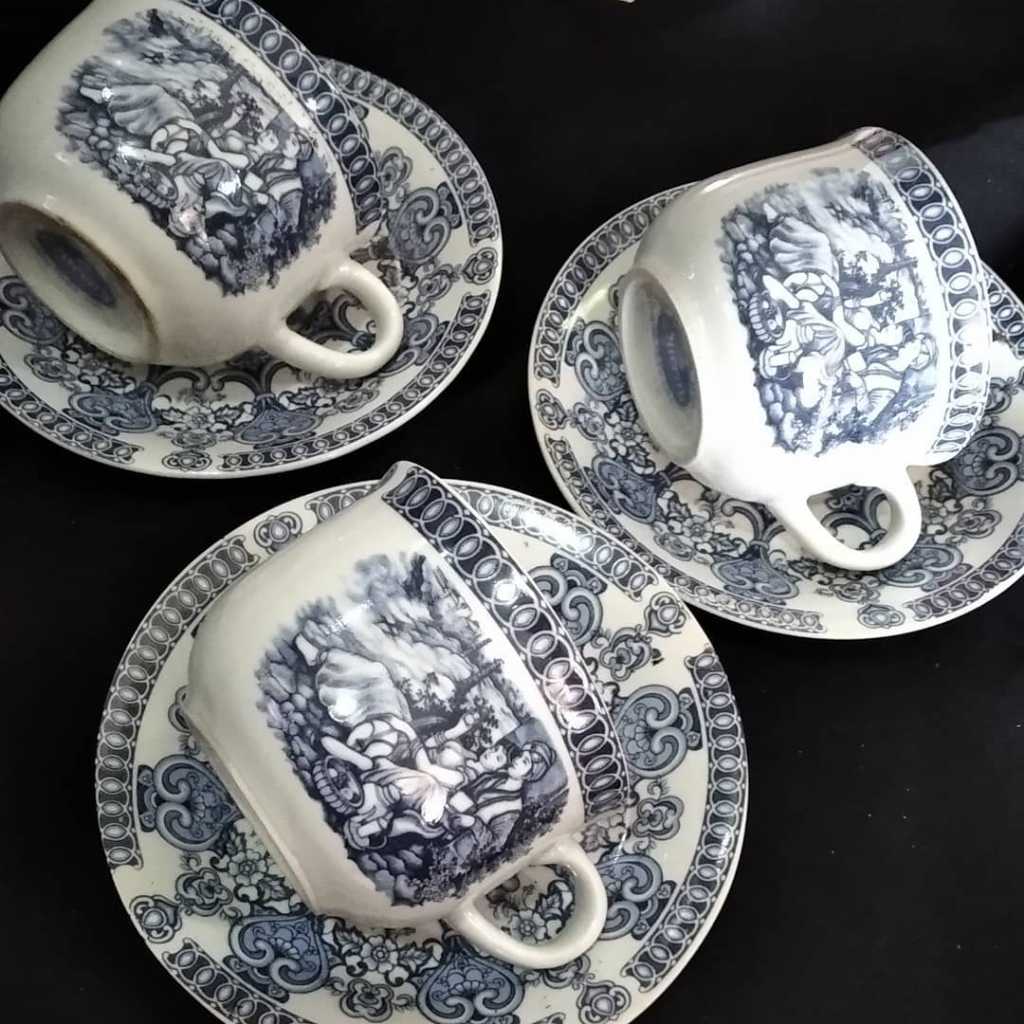 Cangkir Porcelain Vintage