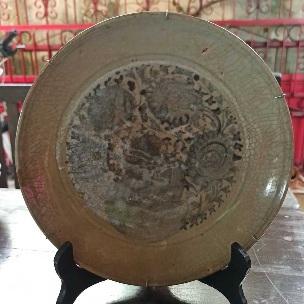 Piring Keramik Antik Eropa