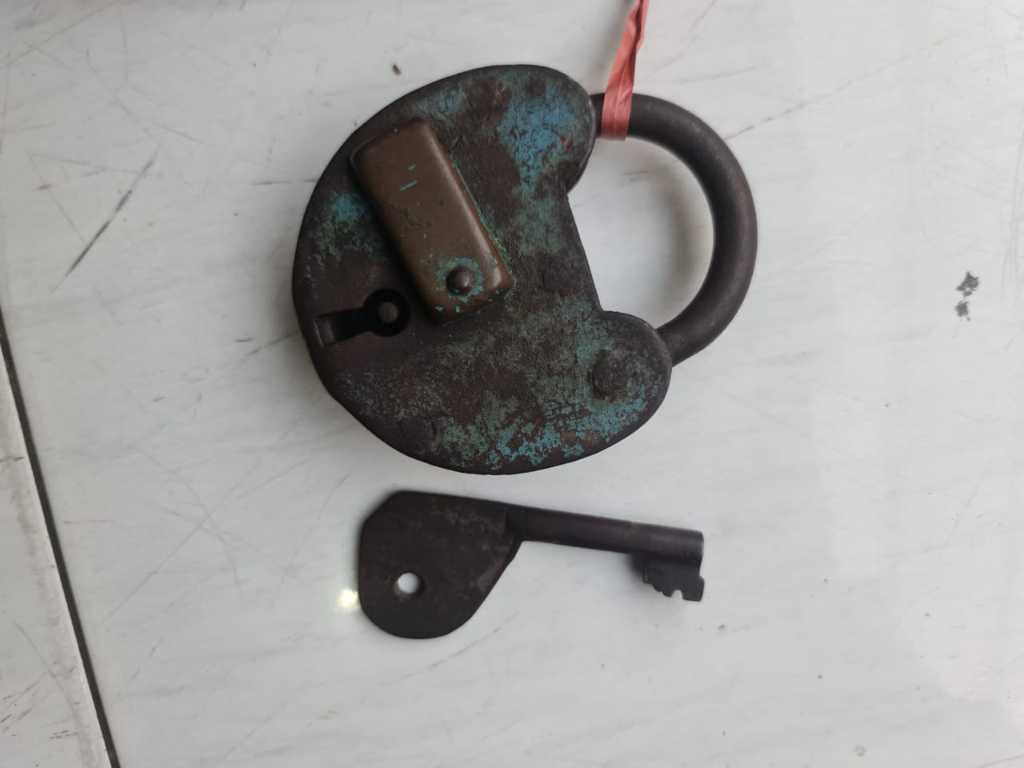 Gembok jaman Belanda