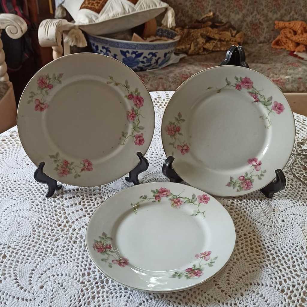 Piring Keramik Vintage