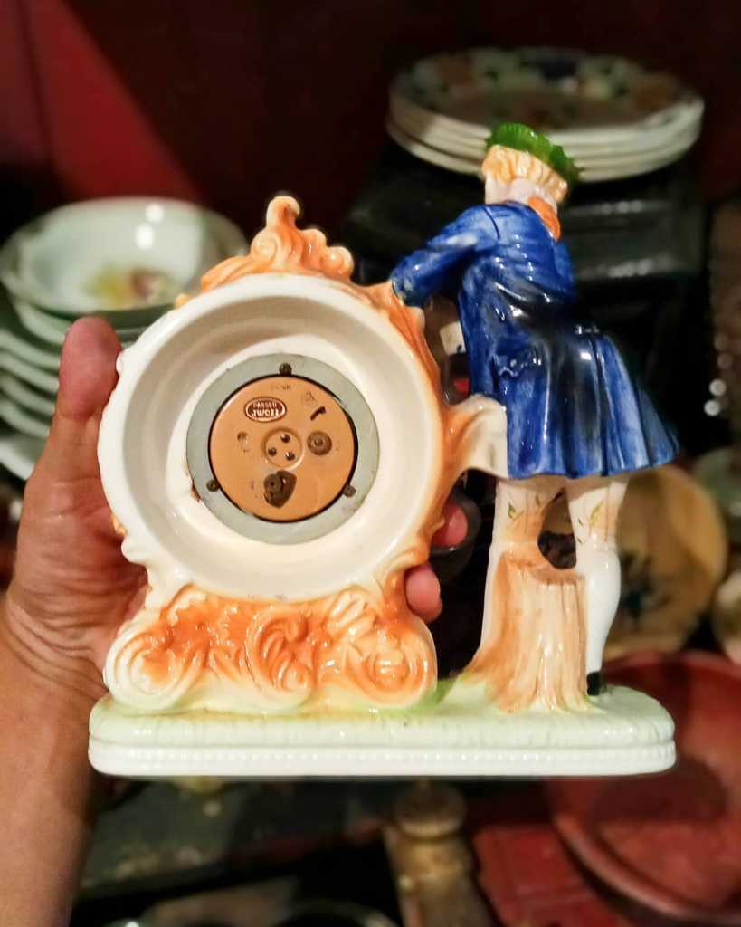 Jam Meja - Jam berfungsi , harus Service..