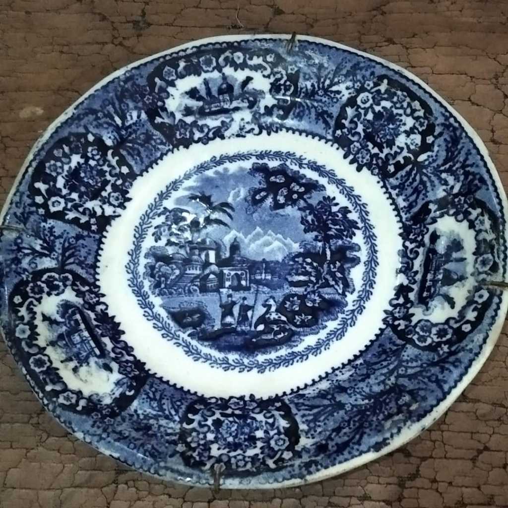 Piring Keramik Vintage