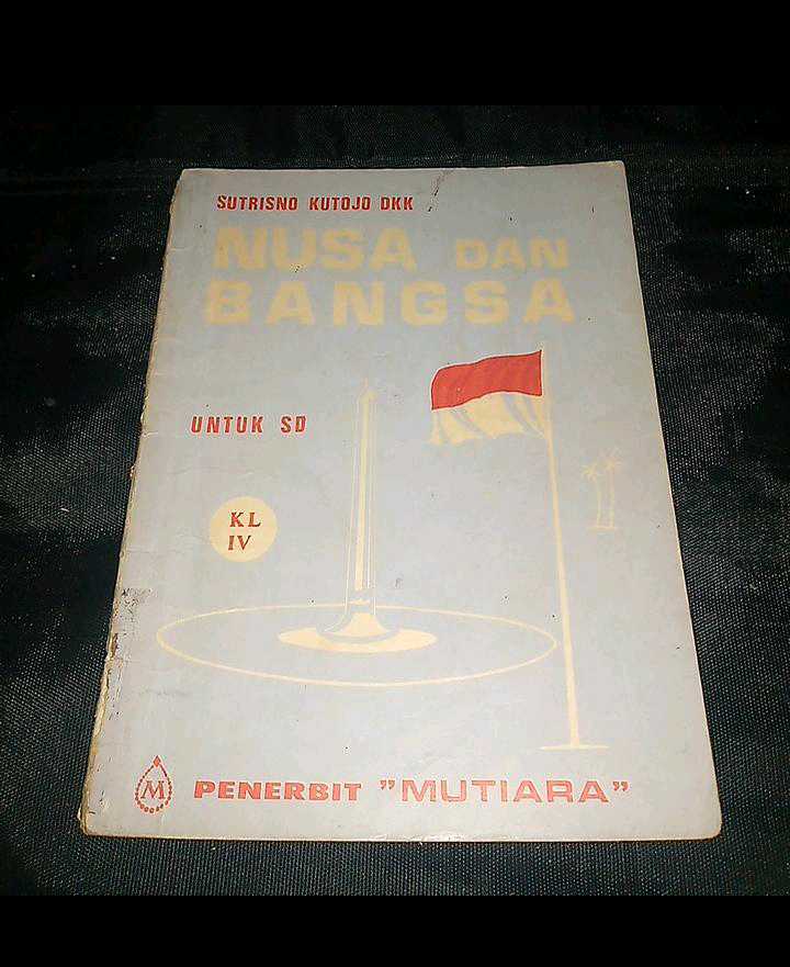 Buku Sekolah NUSA dan BANGSA - Untuk SD kelas IV - Oleh Sutrisno Kutojo Dkk - Penerbit MUTIARA Jakarta