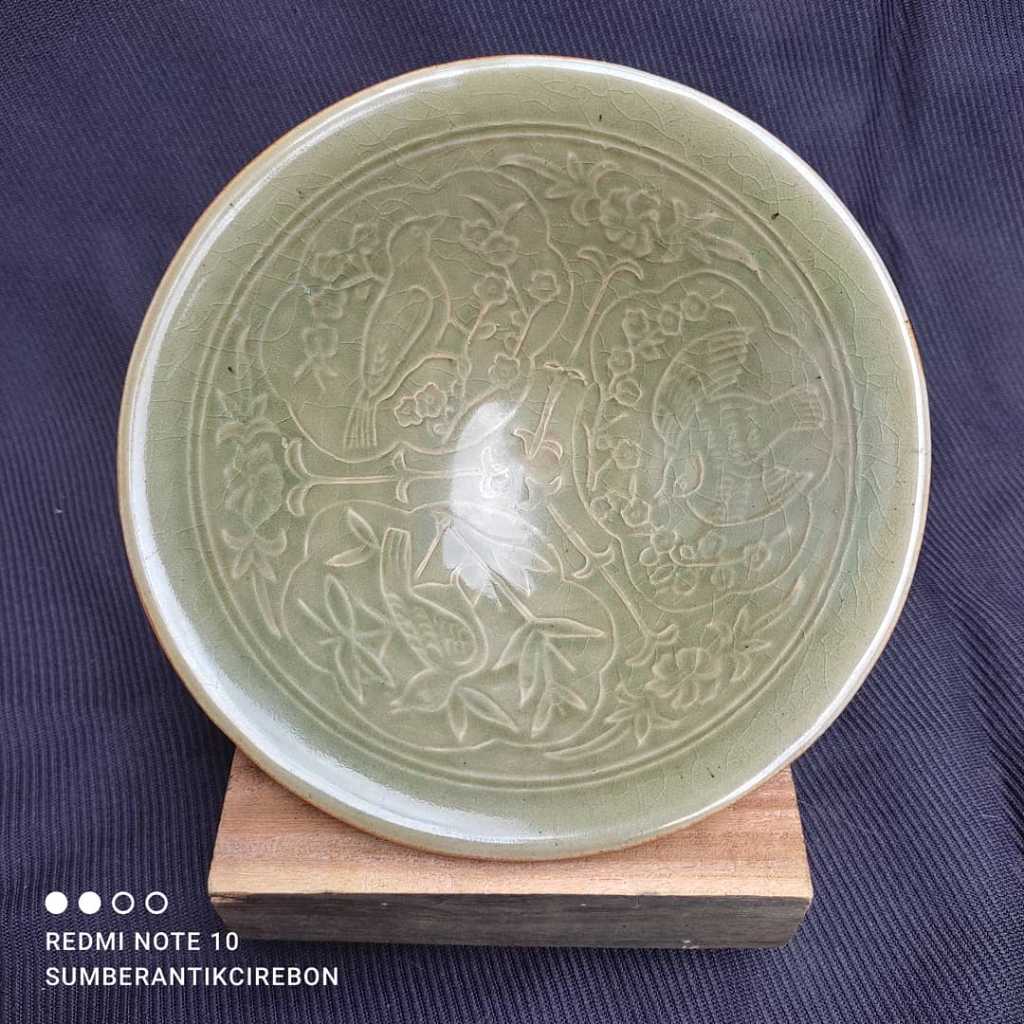 Mangkok Celadon Antik