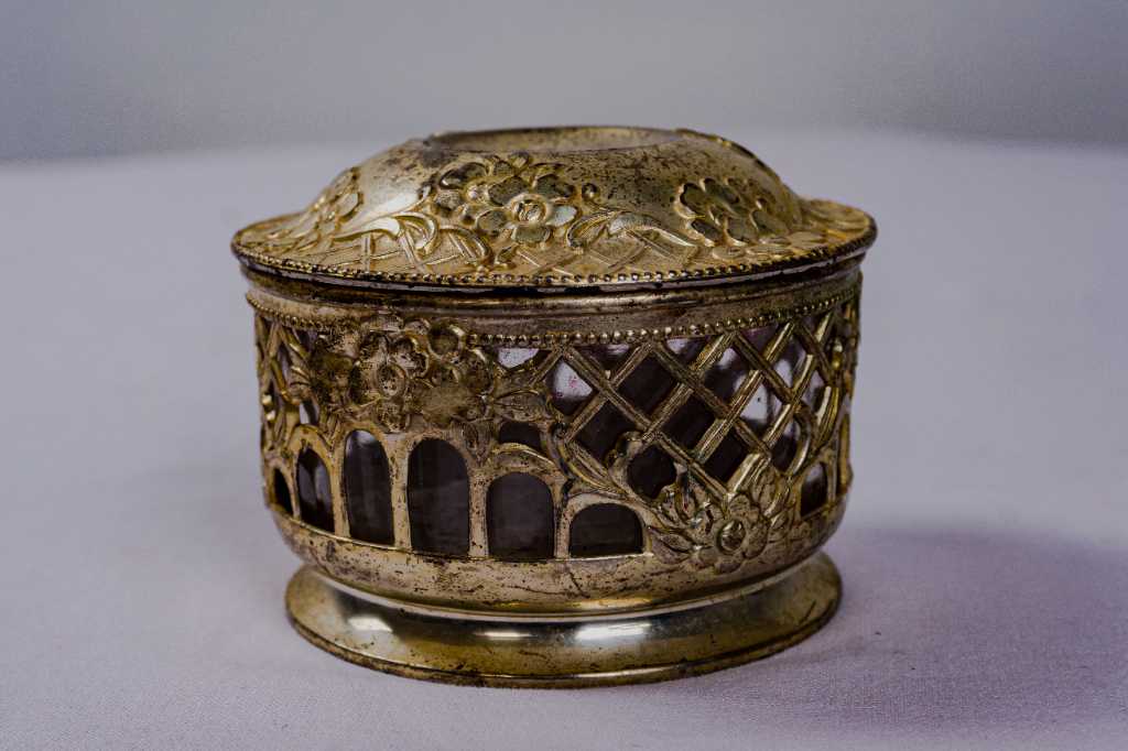 Tempat Perhiasan Alpaca Antik