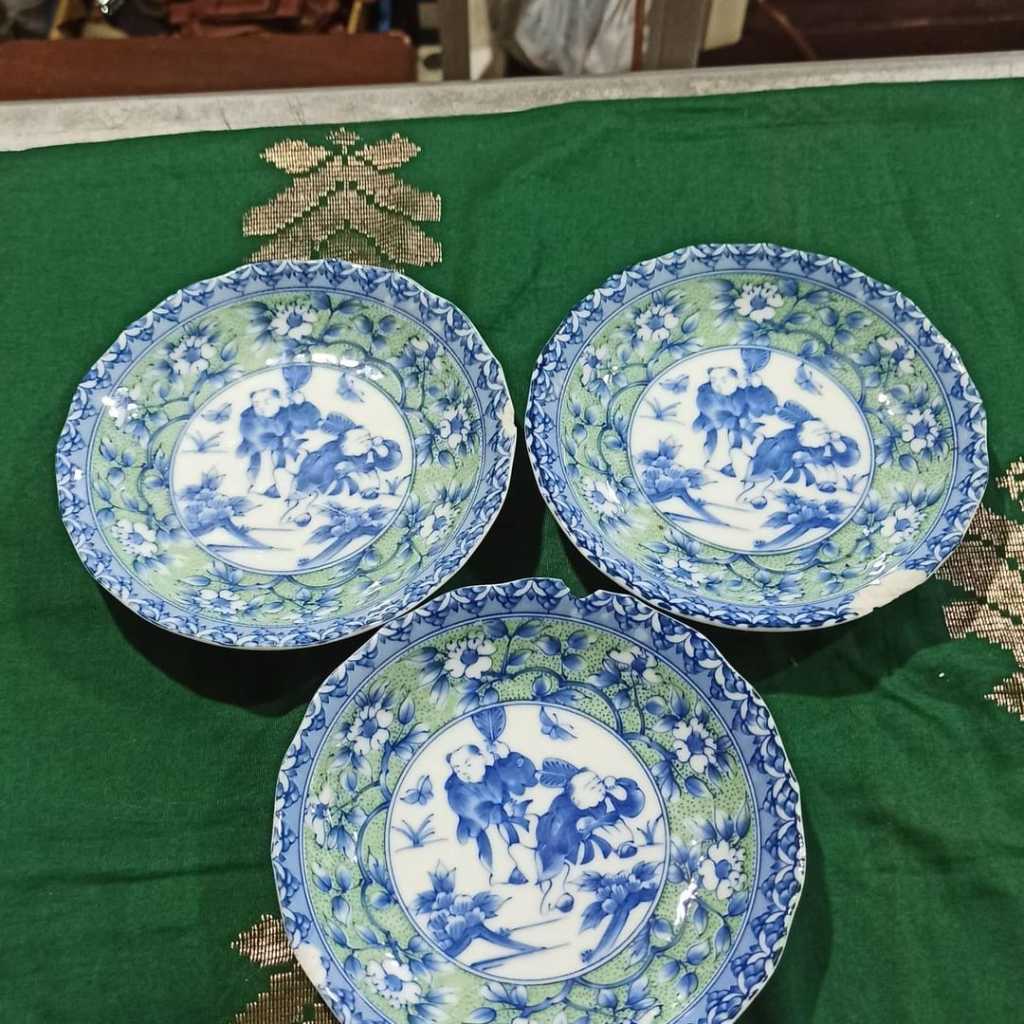 Piring Keramik Vintage