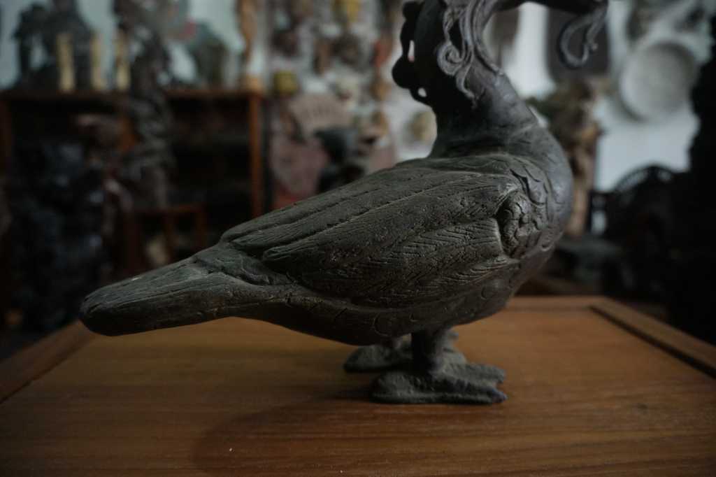 Patung Bebek Kepala Raja