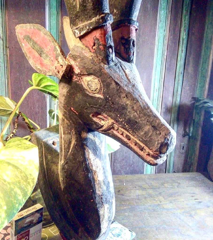 Patung Kepala Kijang Bahan Kayu