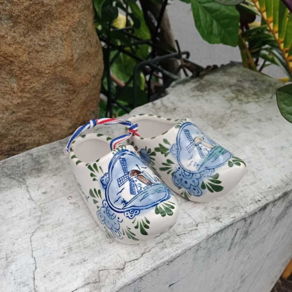 Sepatu keramik holland