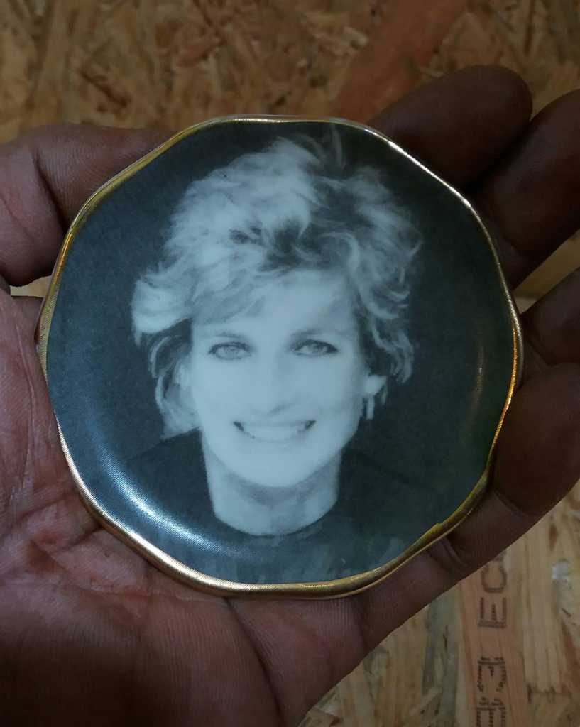 Souvenir putri diana 75 k