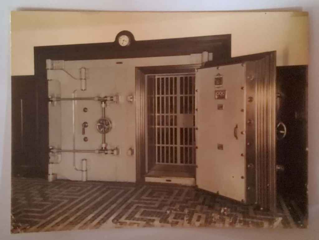 Foto Kuno Estimasi Tahun 19-an awal (E 0004)